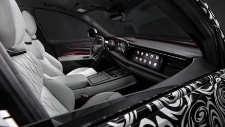 Why Audi’s Q9 brings an all-screen cabin to a combat Vary Rover has received for fifty years Audi Q9