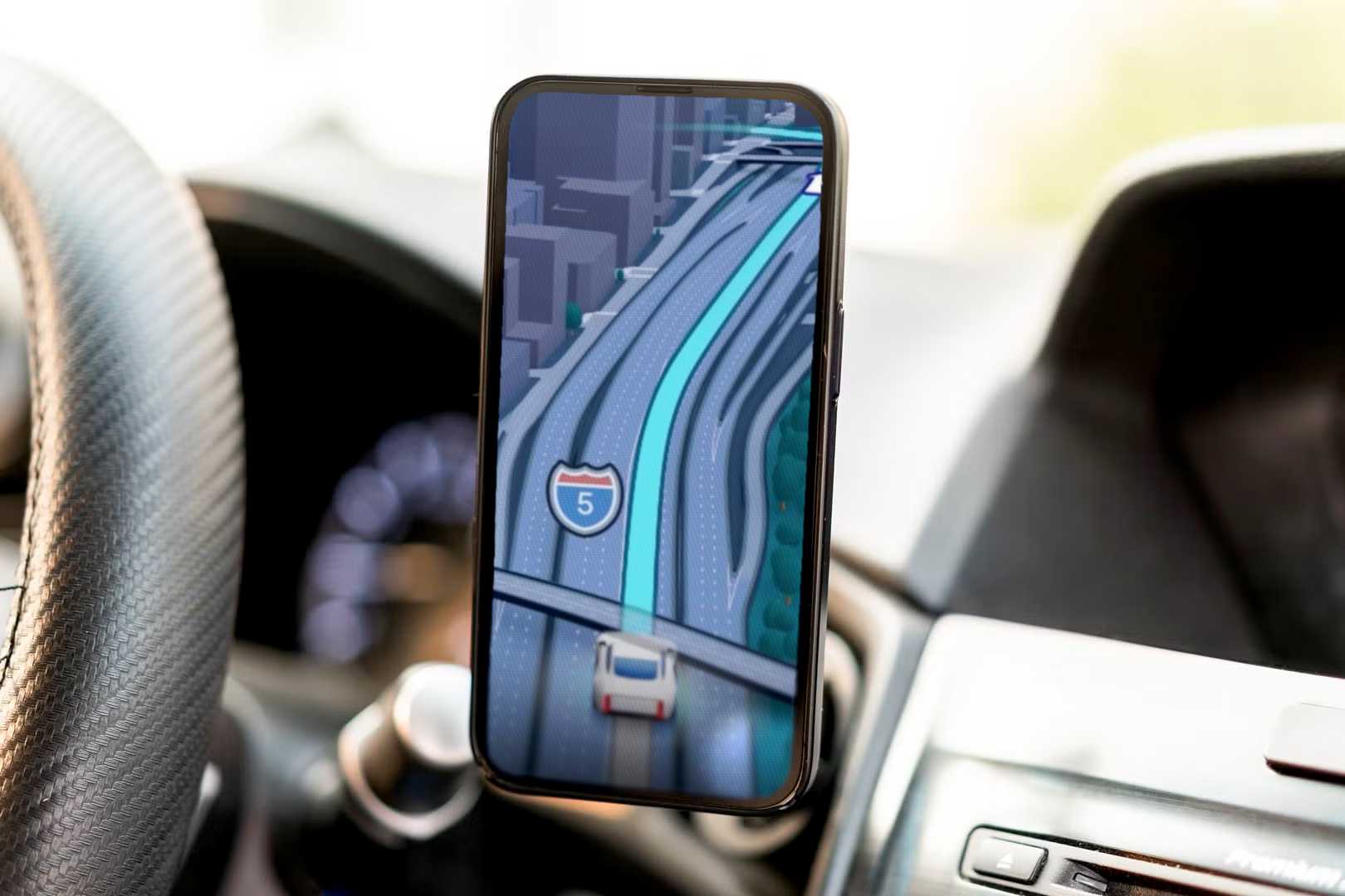 Google Maps Automtoive Google Maps and Waze work better when you use them together