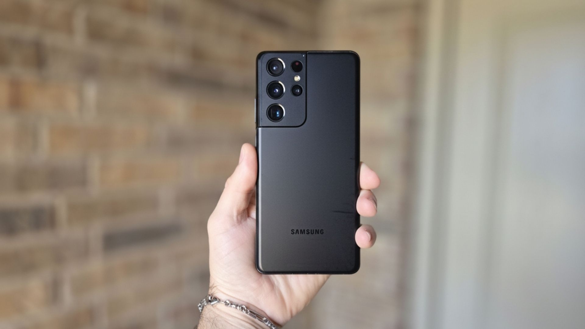 The Complete Smartphone: Lessons from the Galaxy S21 Ultra on What Matters Most