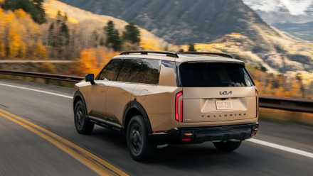 Rear 3/4 shot of a 2027 Kia Telluride
