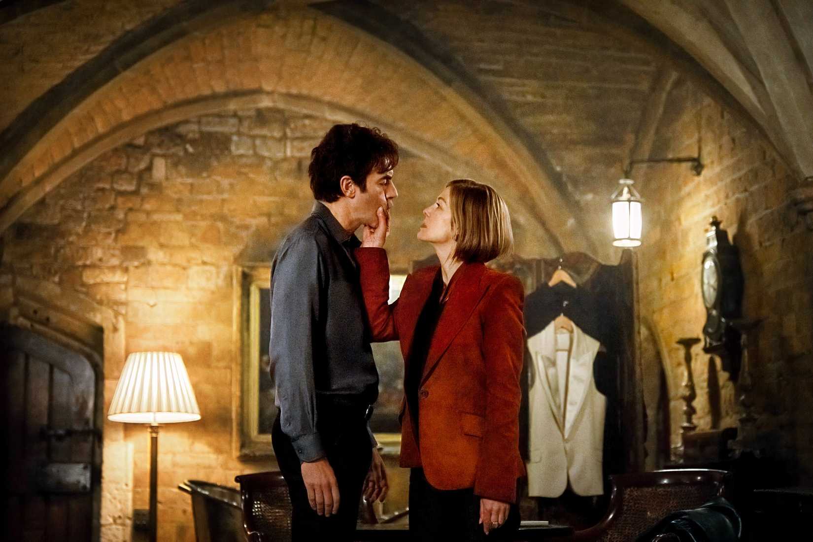 Rosamund Pike grabs Sacha Baron Cohen's face in Ladies First.-1
