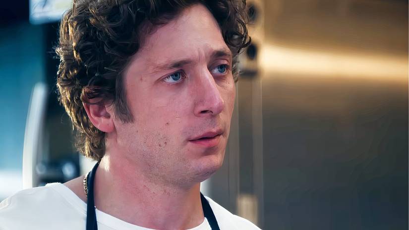 Jeremy Allen White as Carmy in The Bear. 