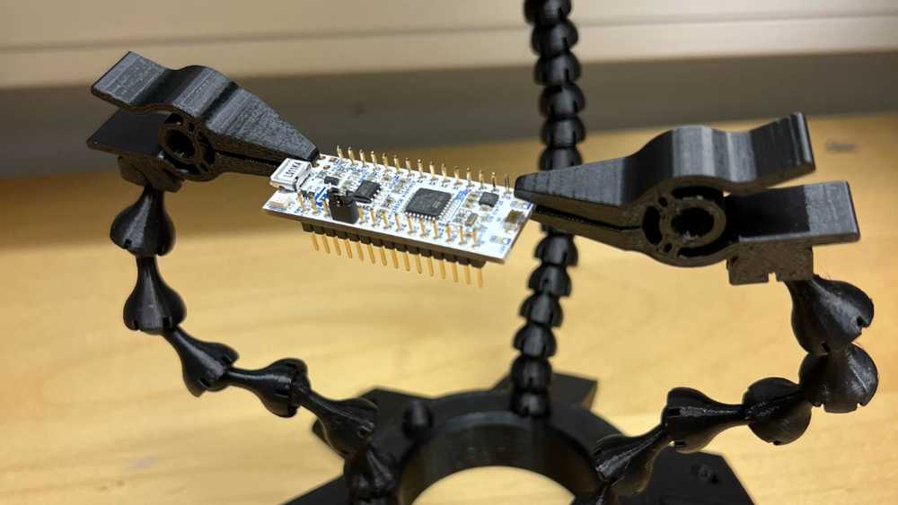 Helping hands by MakerWorld user CafeAsh