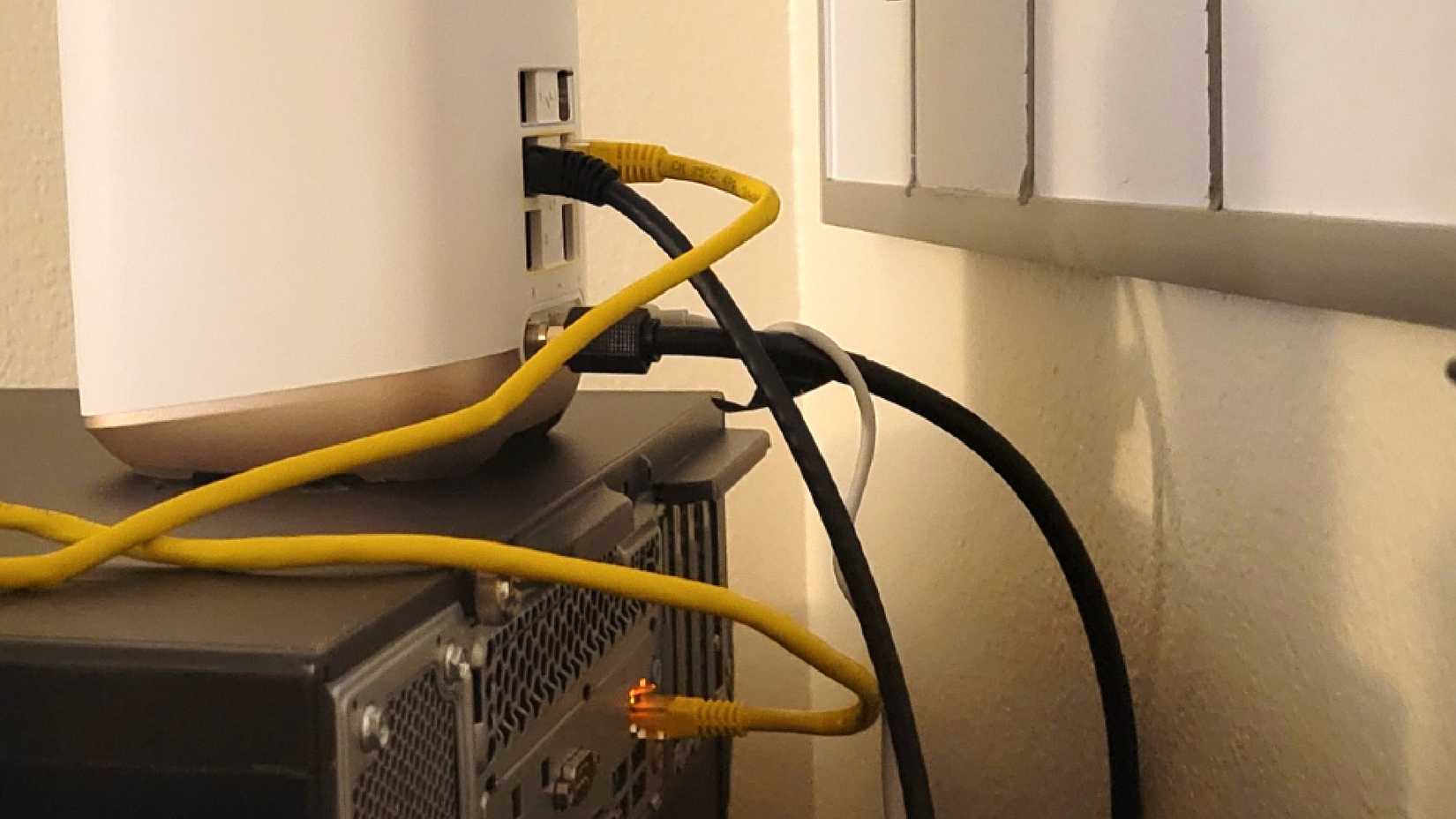 Zoom in of router running in the server