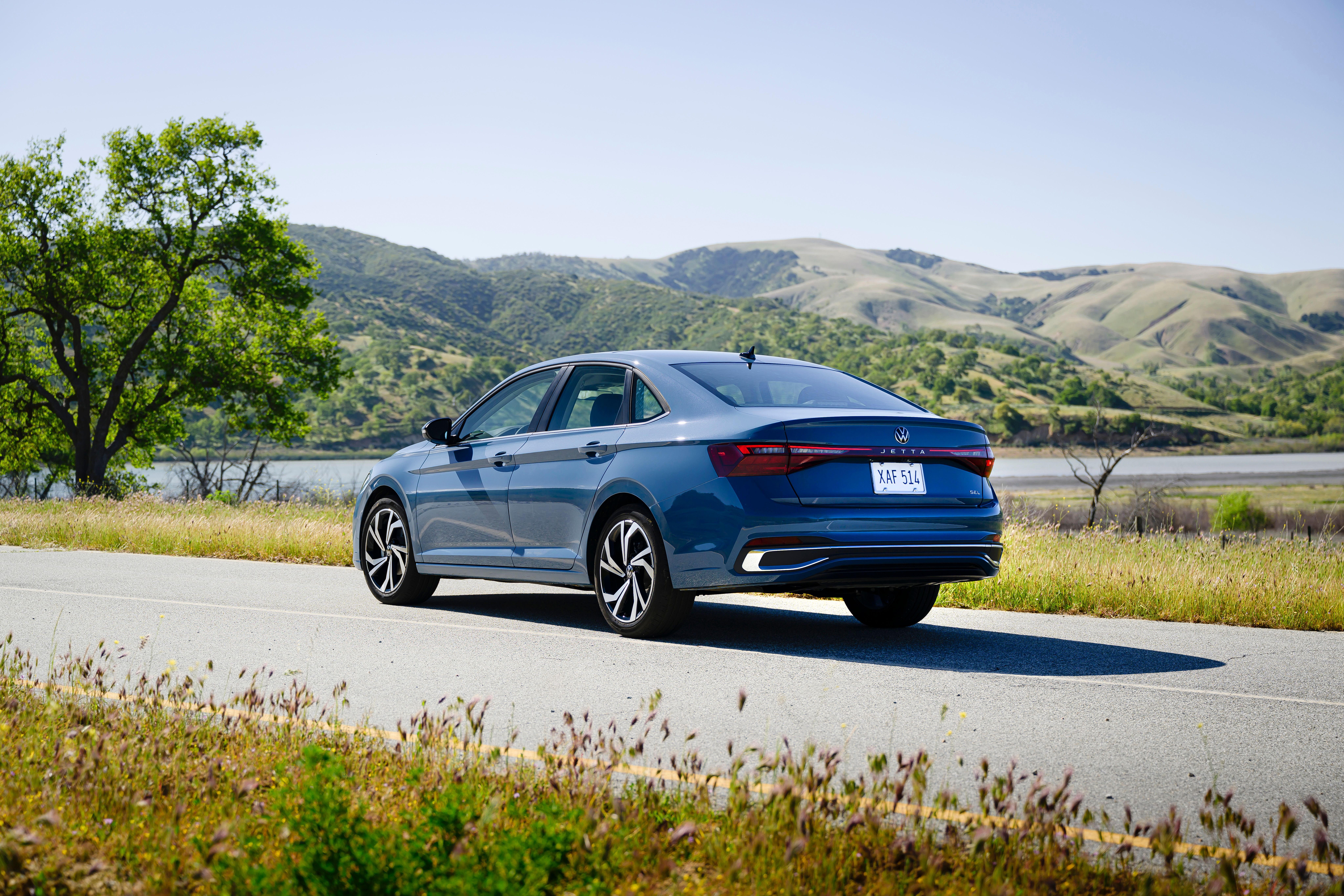 These 5 compact cars get 35 MPG without a hybrid setup—and cost way less