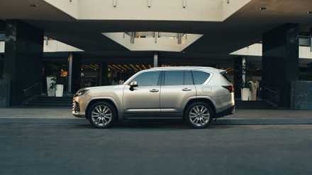 Static sid eprofile shot of a 2026 Lexus LX Ultra Luxury.