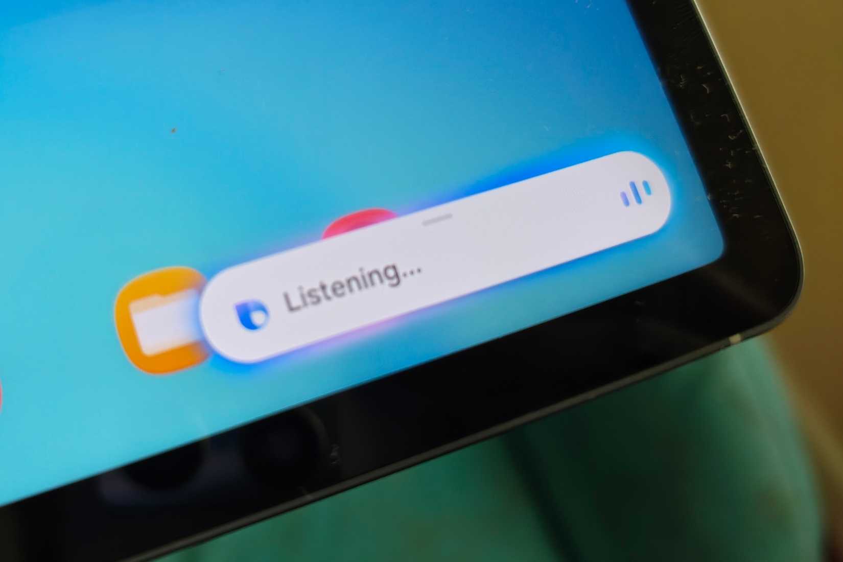 Bixby listens to a voice message on a Galaxy tablet.
