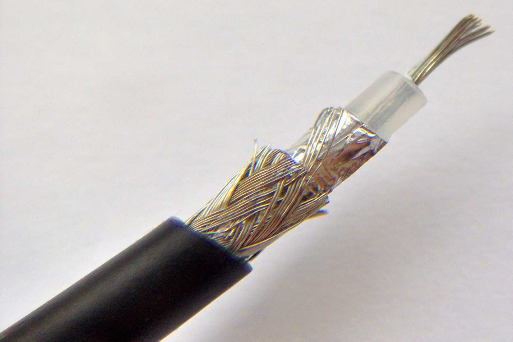 A cross-section of a coaxial cable showing all of its compoinents.