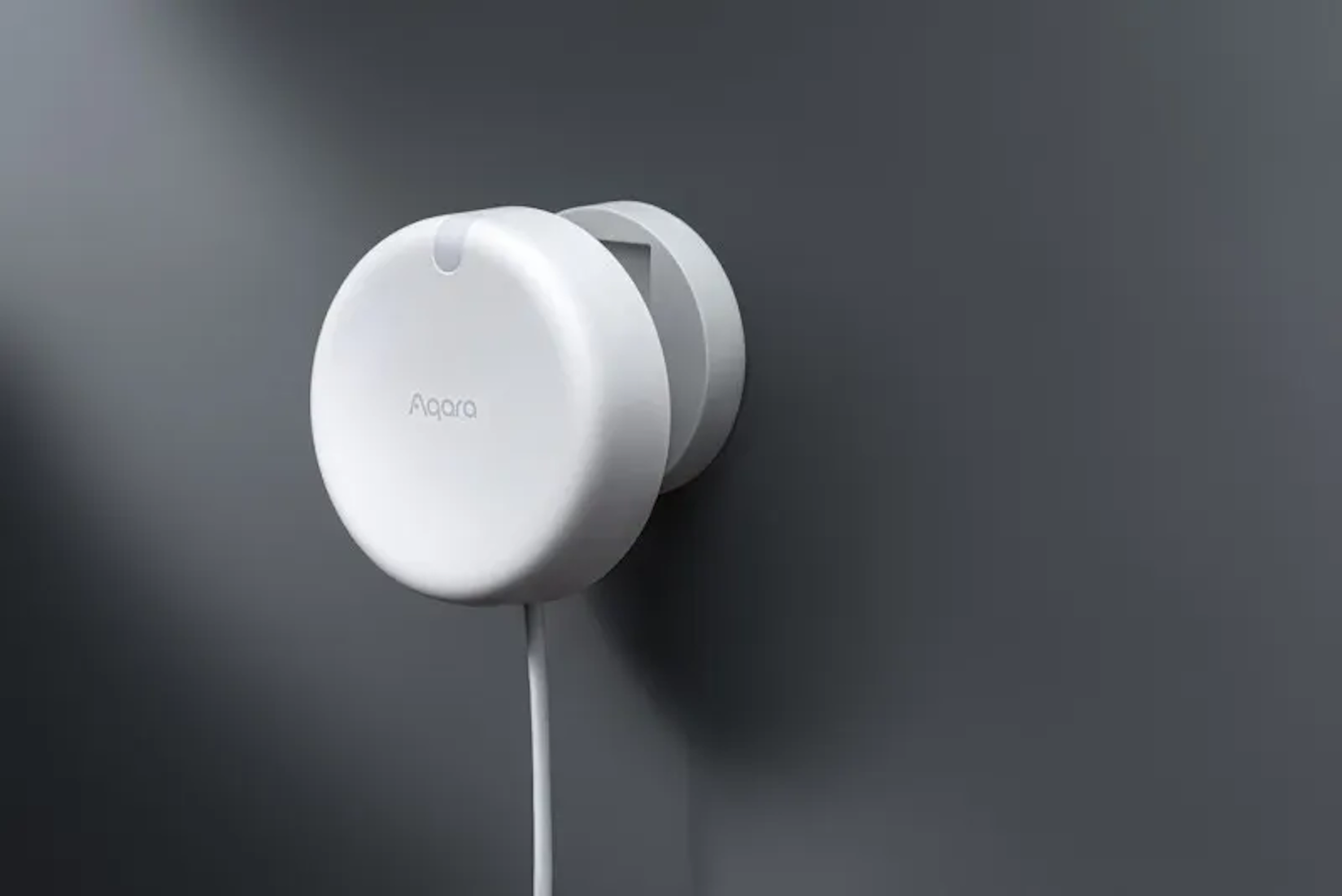 Agara FP2 presence sensor on the wall.
