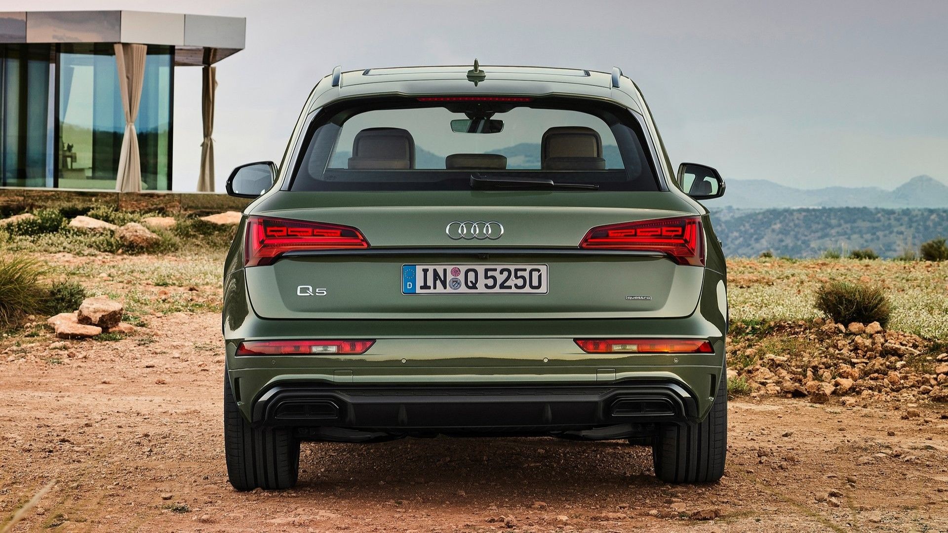 Rear shot of a 2021 Audi Q5