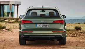 Rear shot of a 2021 Audi Q5
