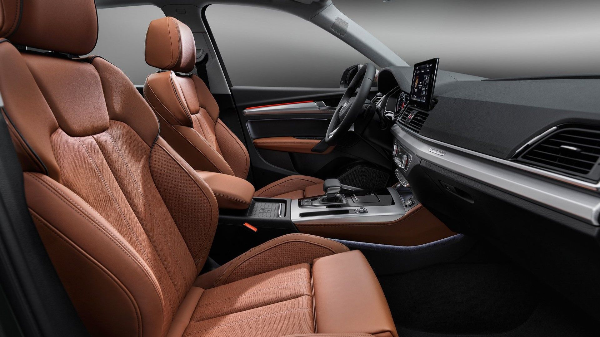 Shot of the front seats in a 2021 Audi Q5