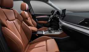 Shot of the front seats in a 2021 Audi Q5