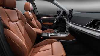 Shot of the front seats in a 2021 Audi Q5