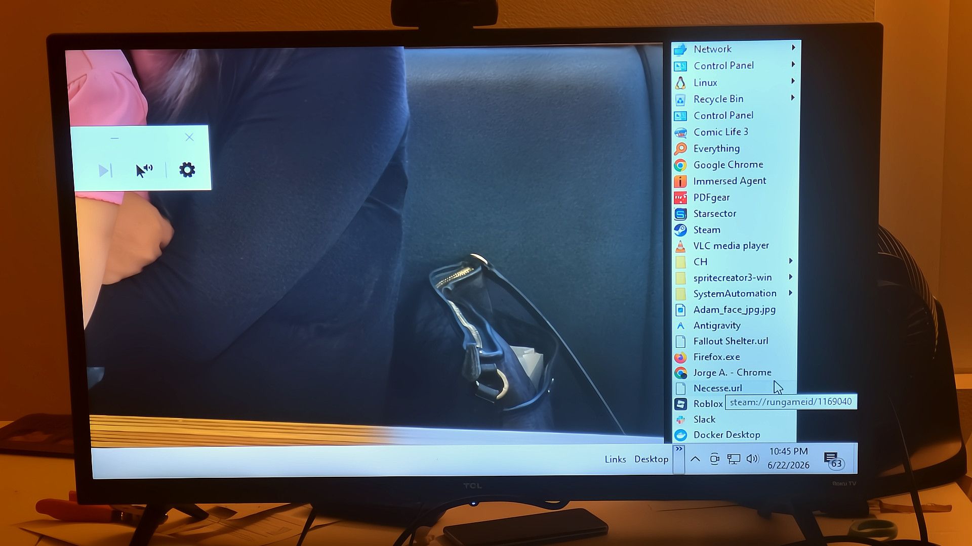 I solved my cluttered desktop problem with a Windows feature nobody talks about