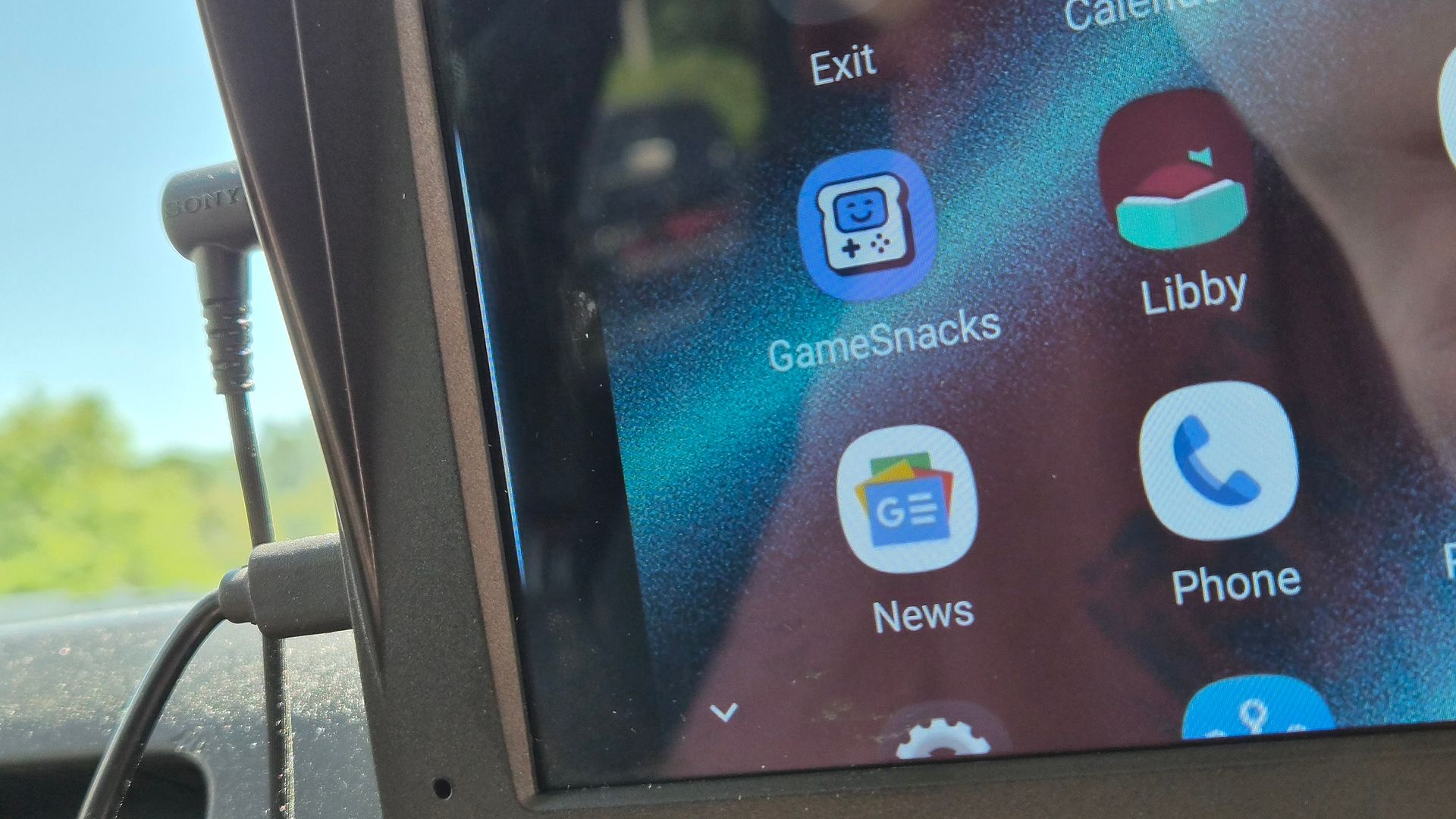 This cheap device helped me add Android Auto to my car without ...