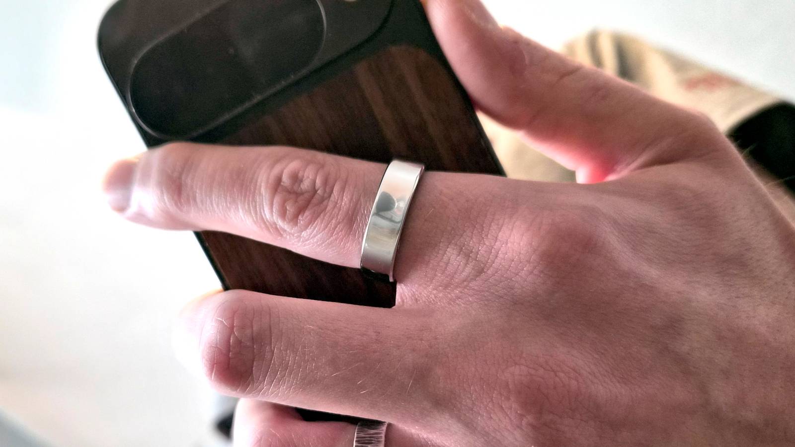 I ditched my Oura Ring's $6 monthly fee for RingConn, and I couldn't be happier