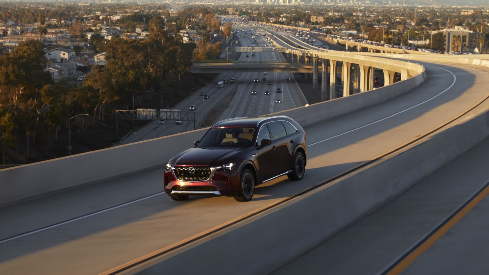 Front 3/4 shot of a 2024 Mazda CX-90 