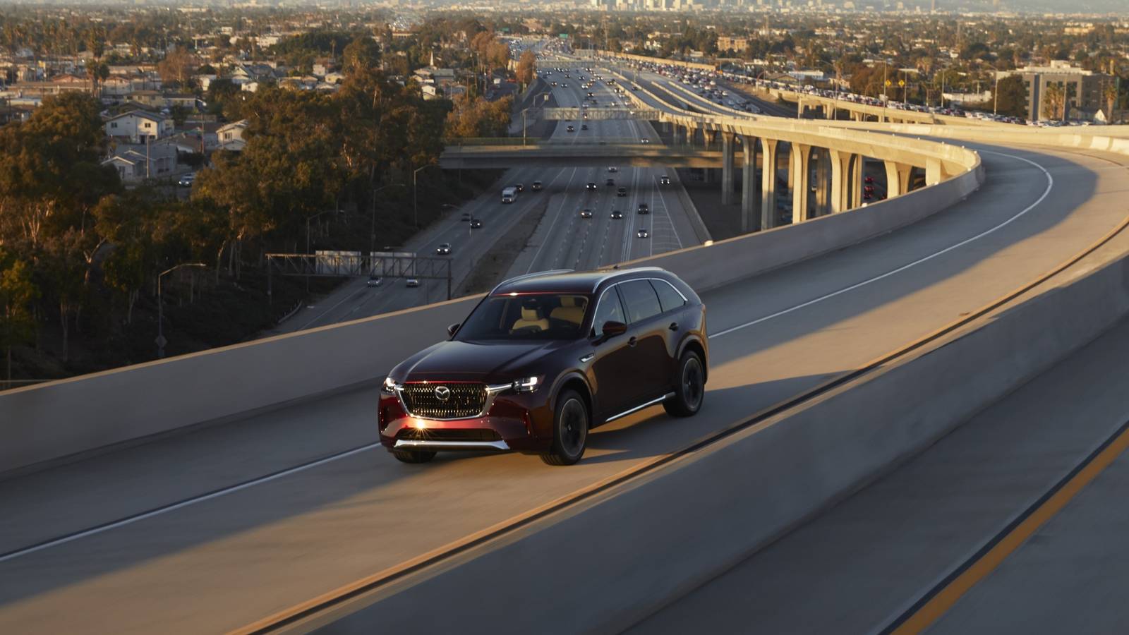 Front 3/4 shot of a 2024 Mazda CX-90
