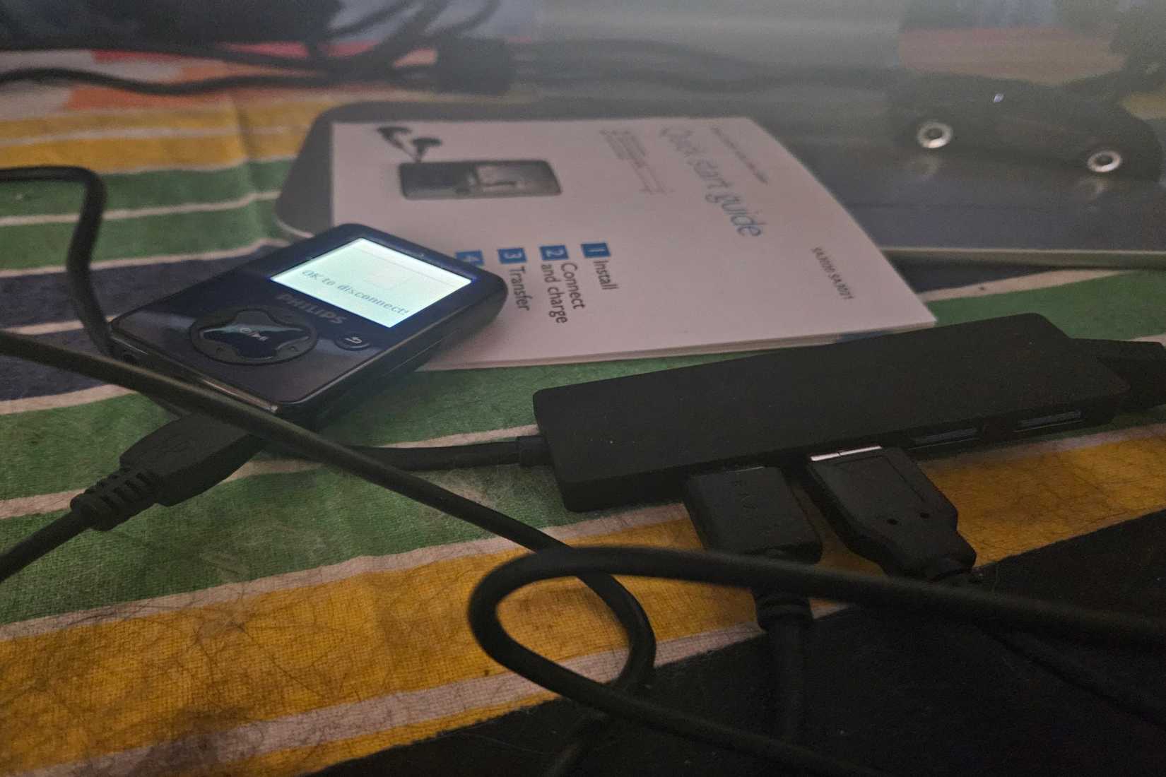 A Philips Go Gear transferring files on a PC.