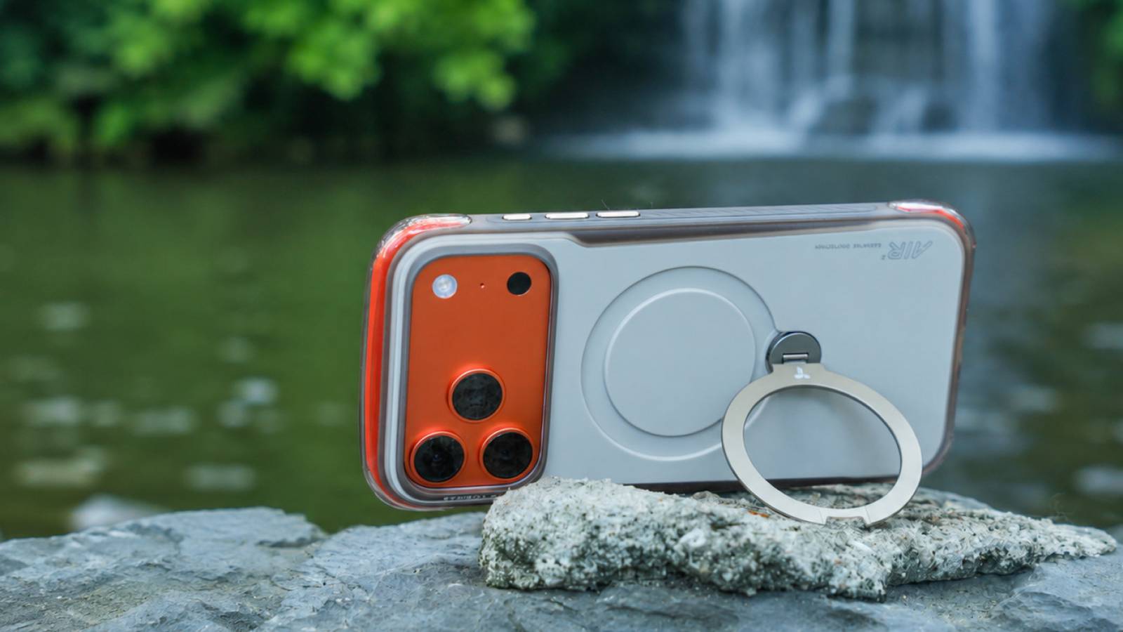 Adventure with confidence using the TORRAS Ostand Q3 Air Pro phone case
