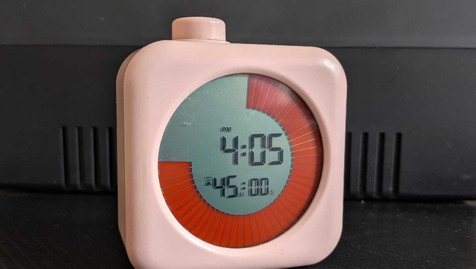 Close-up of the Pomodoro visual timer showing 405 PM with a 45-minute countdown disk.