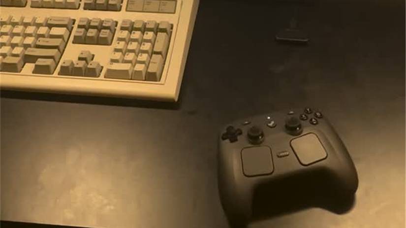 FossPrime's Steam Controller on a desk. 