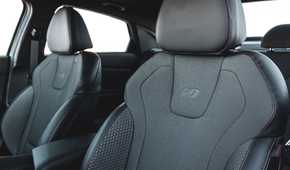 Close up of the front seats in a 2024 Hyundai Elantra N-Line