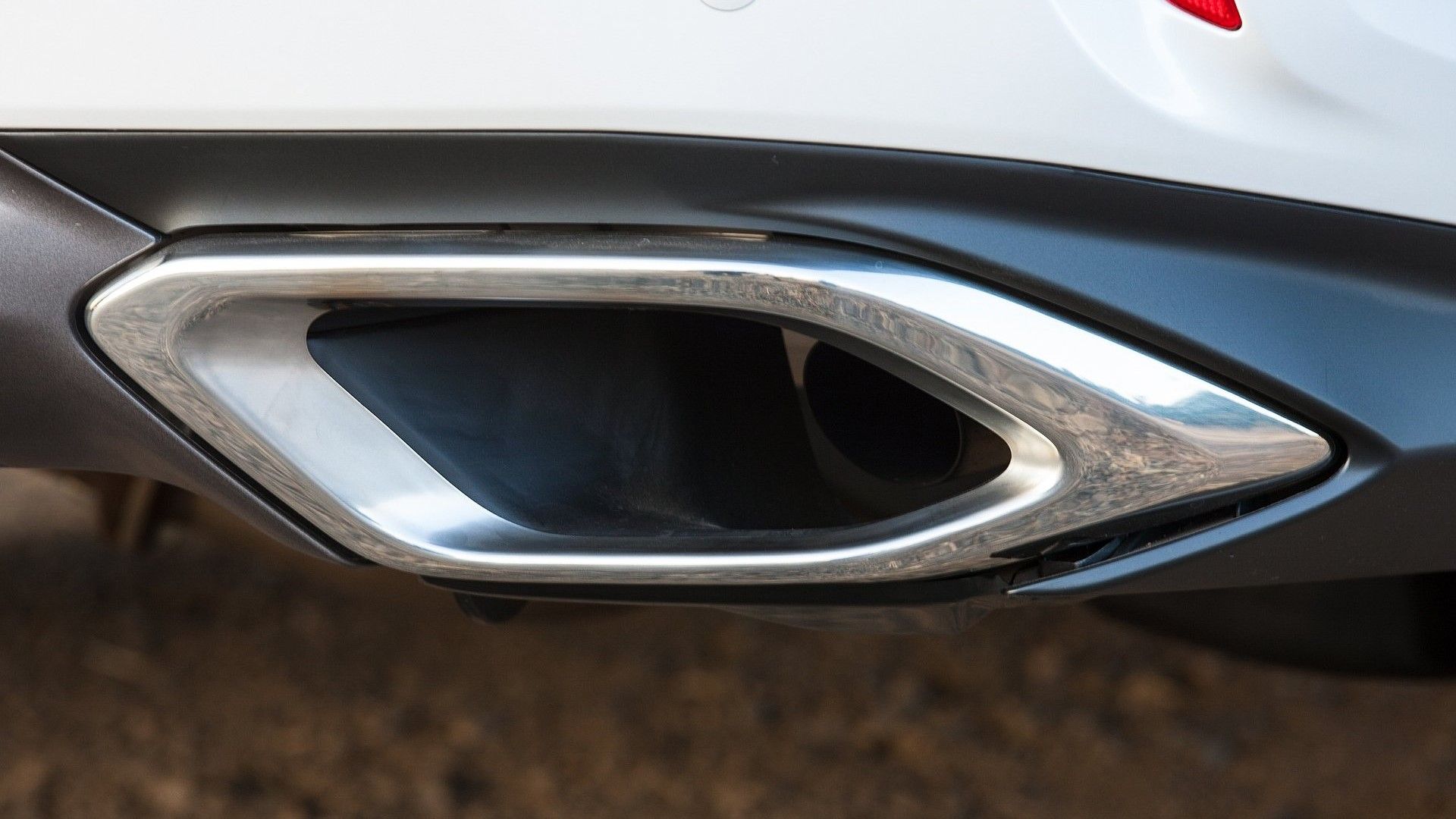 Close up of the exhaust on a 2016 Lexus RX