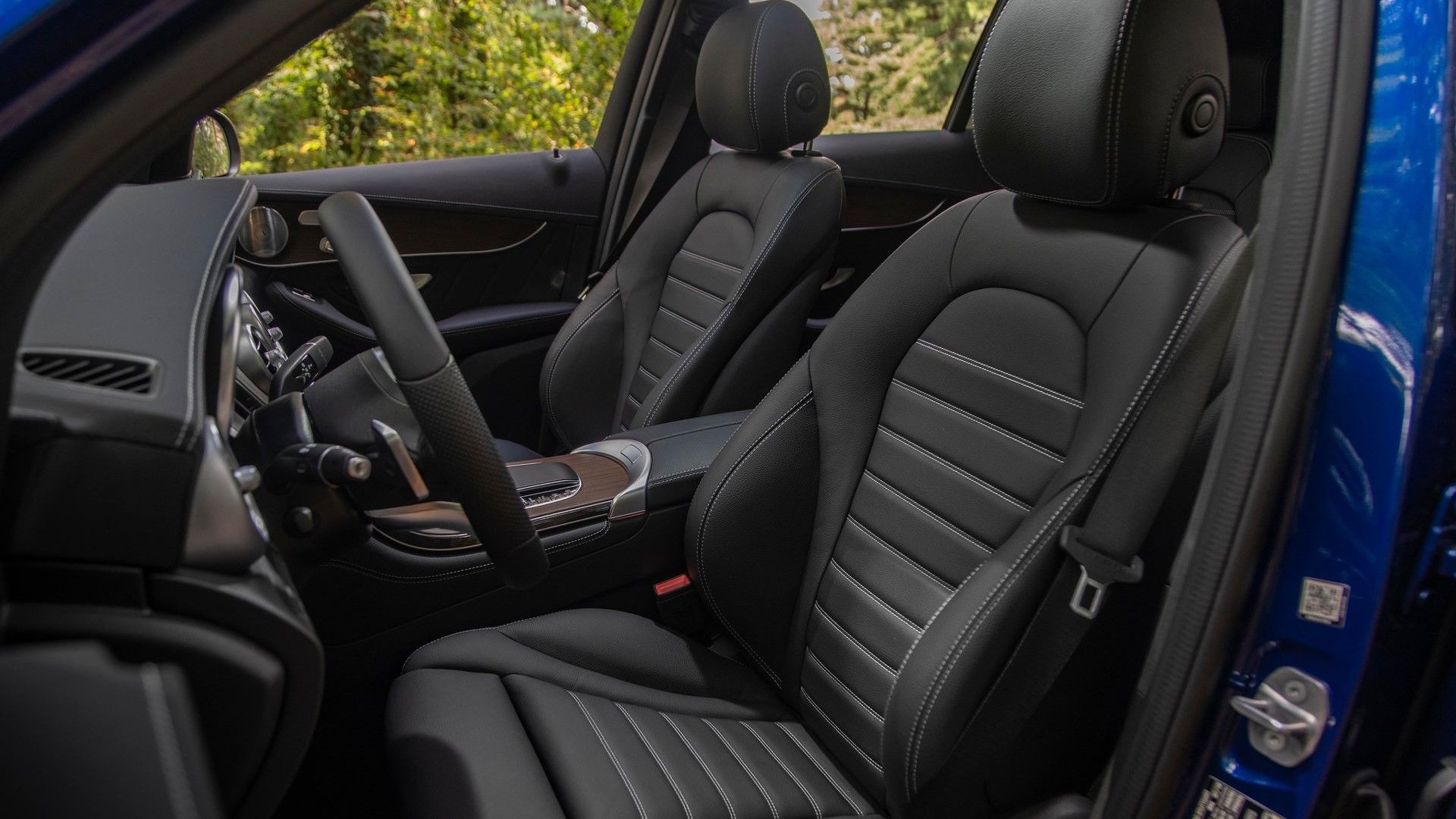 Close up of the front seats in a 2020 Mercedes-Benz GLC-Class