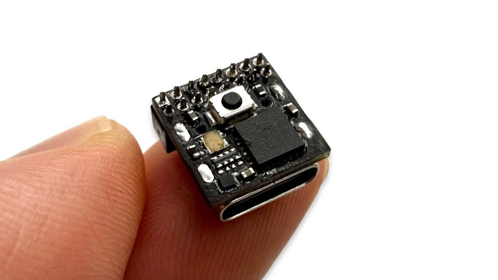 Este homem criou a menor placa Arduino do mundo – ela cabe na sua mão