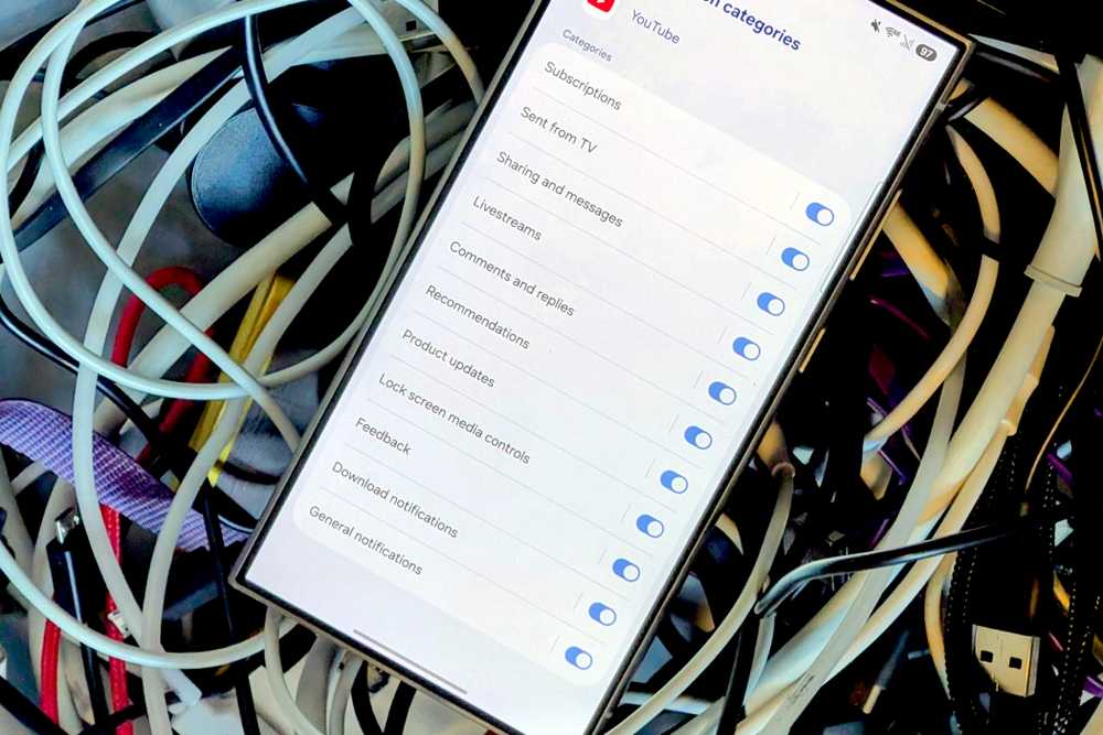 Что нужно исправить в оболочке Samsung перед переходом на Galaxy OS: Let Android be Android I have to talk about notifications again. As I said, I think Android's native notificati