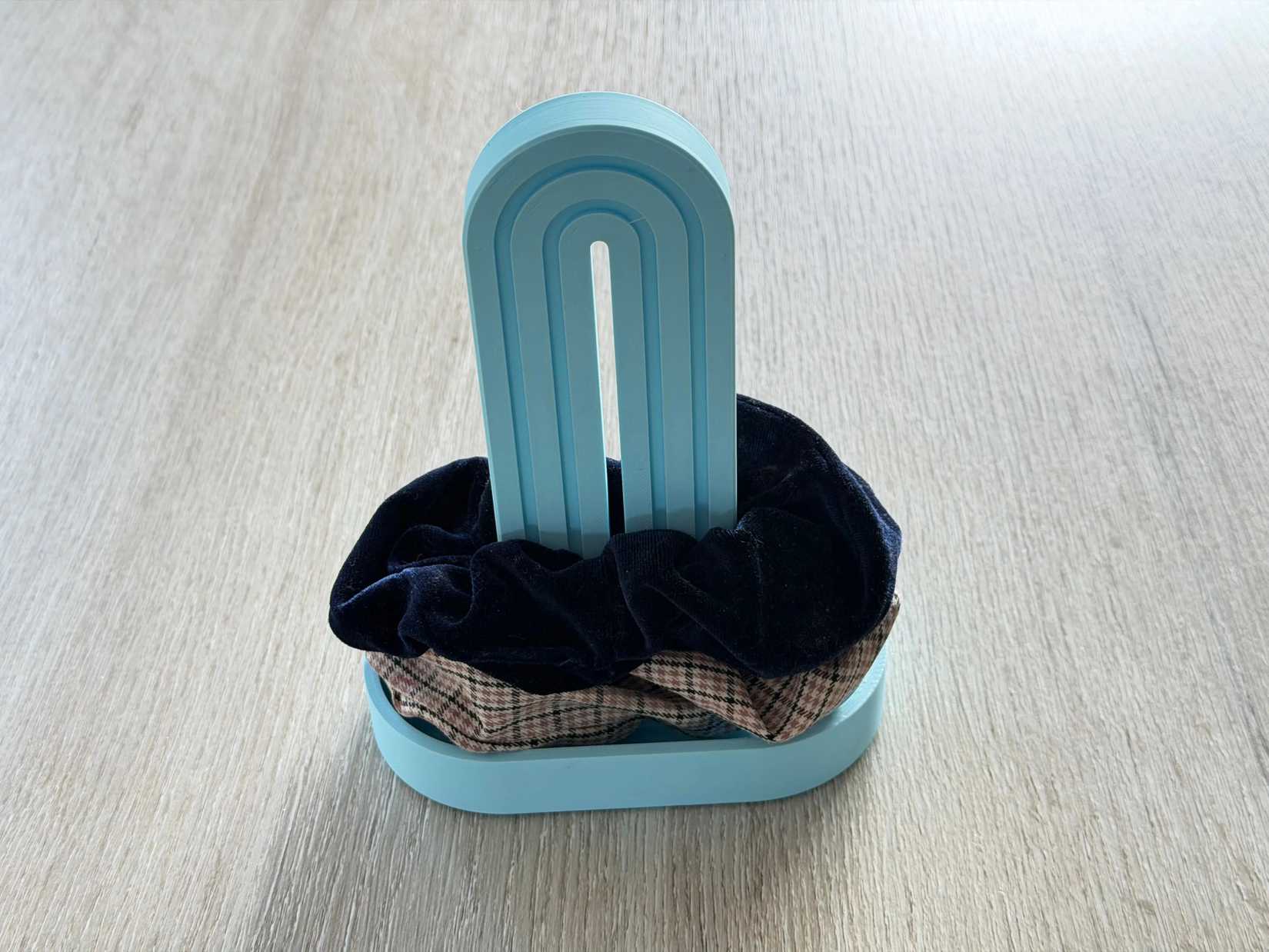 Scrunchie holder with scrunchies by sgenos on MakerWorld.
