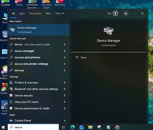 Searching for Device Manager from Windows Taskbar.