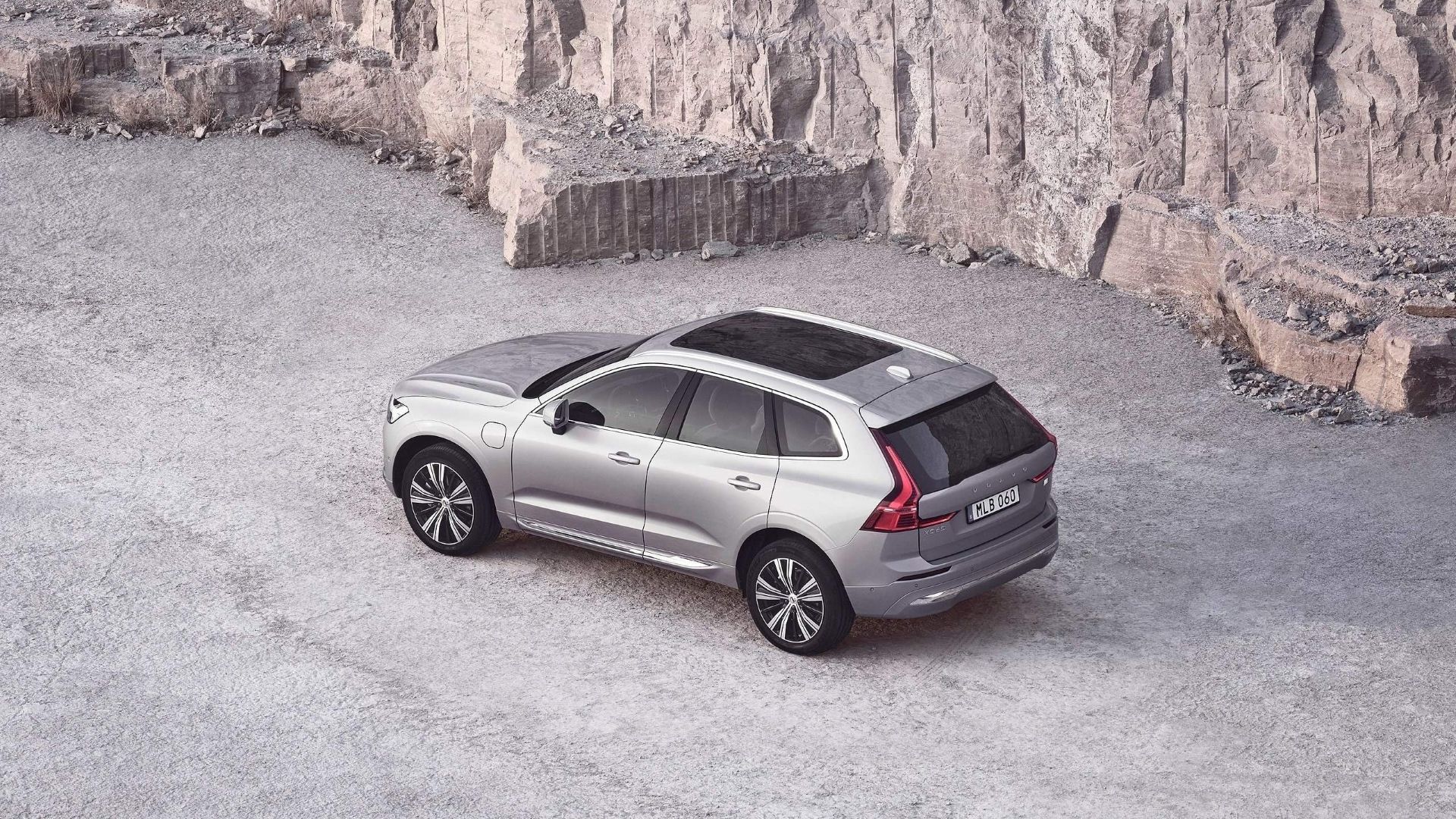 Rear 3/4 shot of a 2022 Volvo XC60