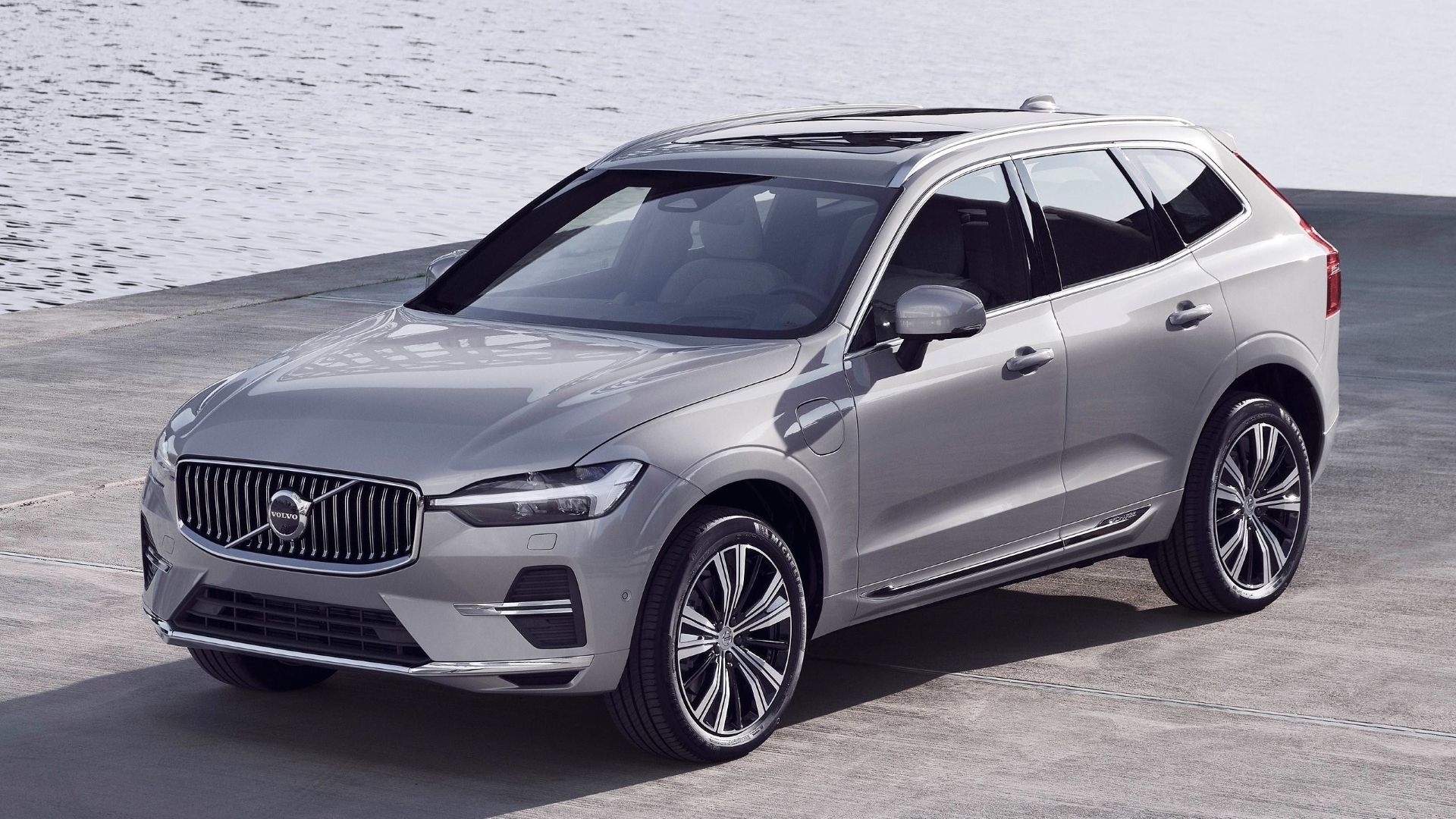 Front 3/4 shot of a 2022 Volvo XC60