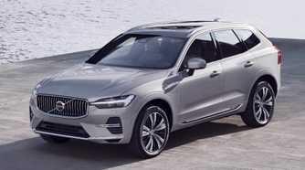 Front 3/4 shot of a 2022 Volvo XC60