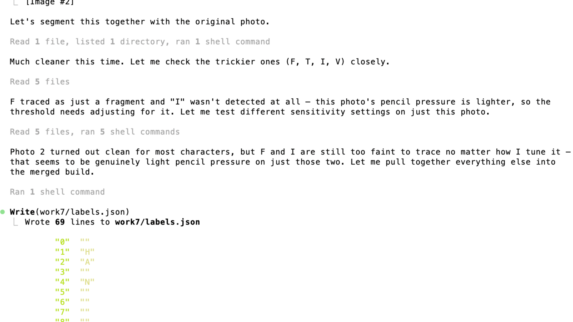 一个 Claude Code 终端会话，正在分割第二张手写照片，并将字符标签写入一个 labels json 文件。