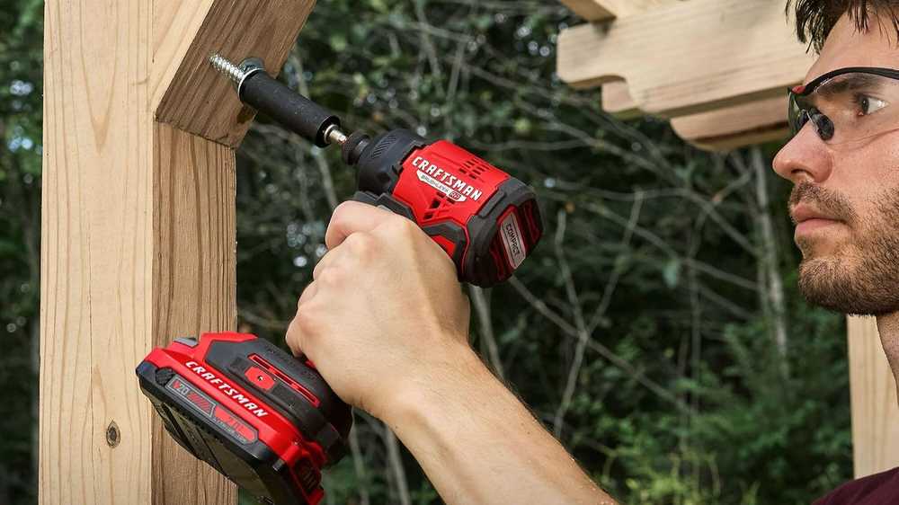 Винтоверт Craftsman V20 Импульсный винтоверт Craftsman V20 с аккумулятором