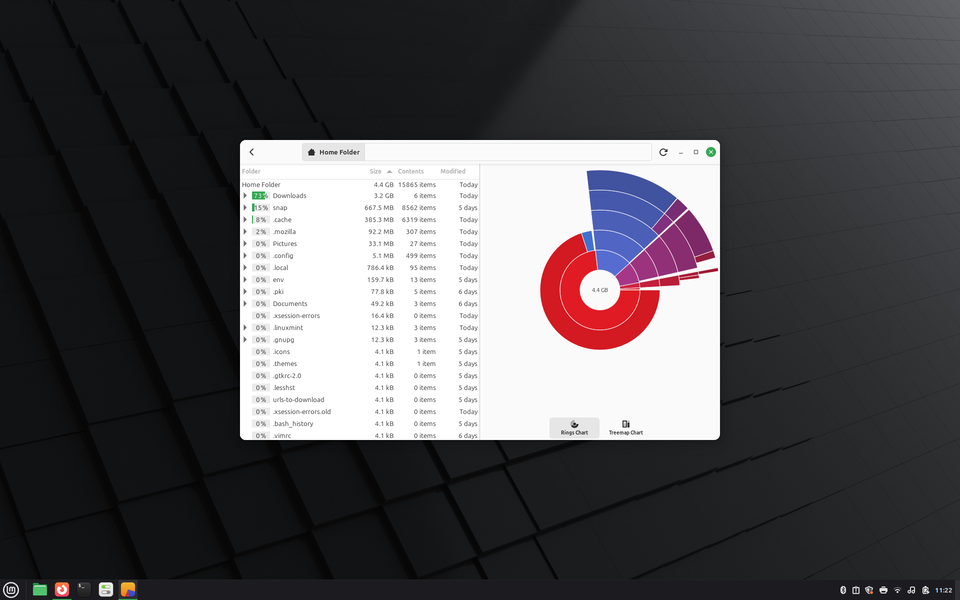 Linux Mint 22.3 showing disk usage with a ring chart.
