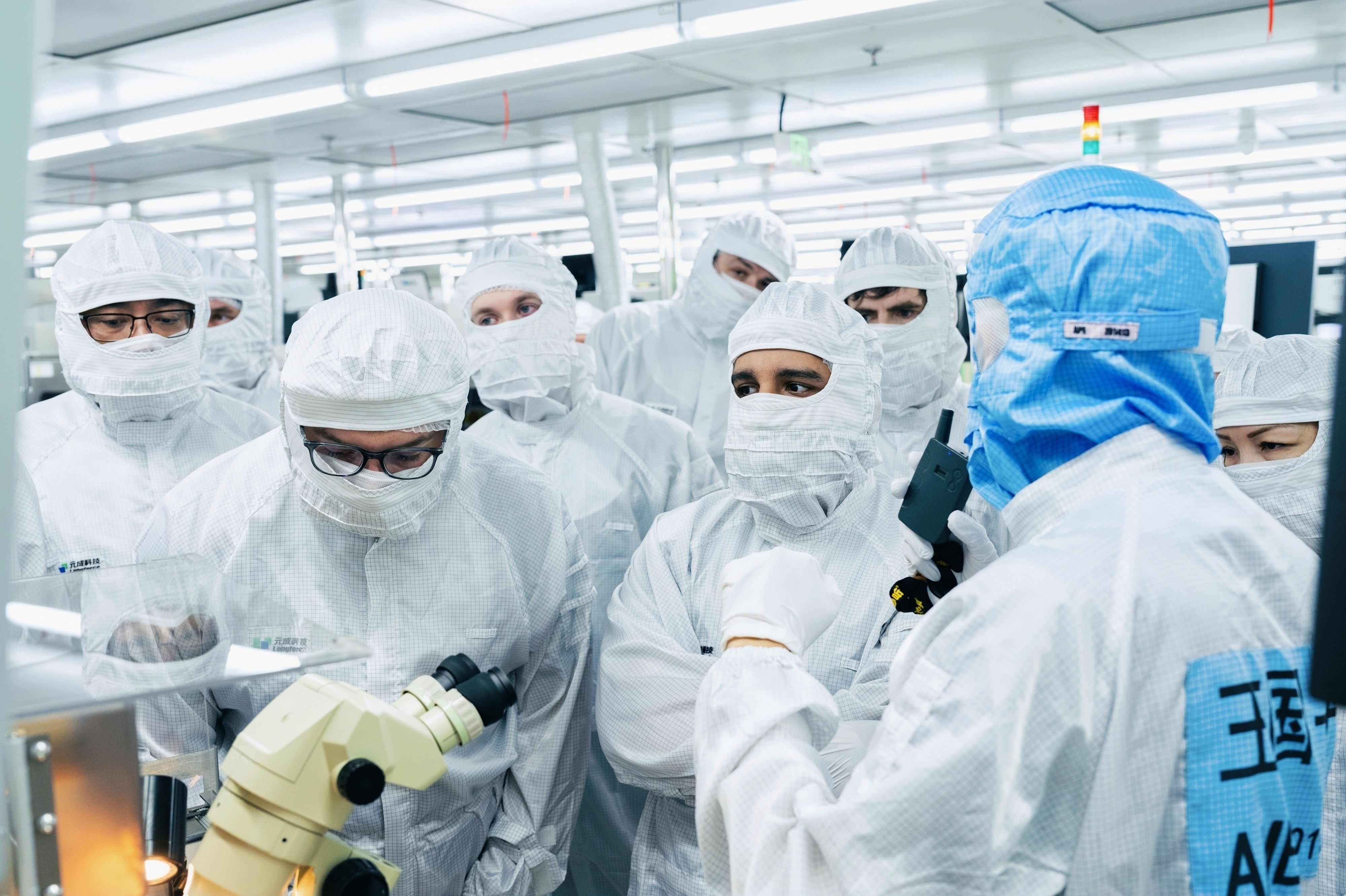 Чистая комната на заводе по производству SSD