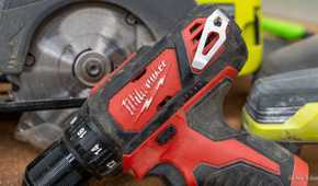 milwaukee-m12-drill-driver-close-up-with-ryobi-circular-saw-behind-1