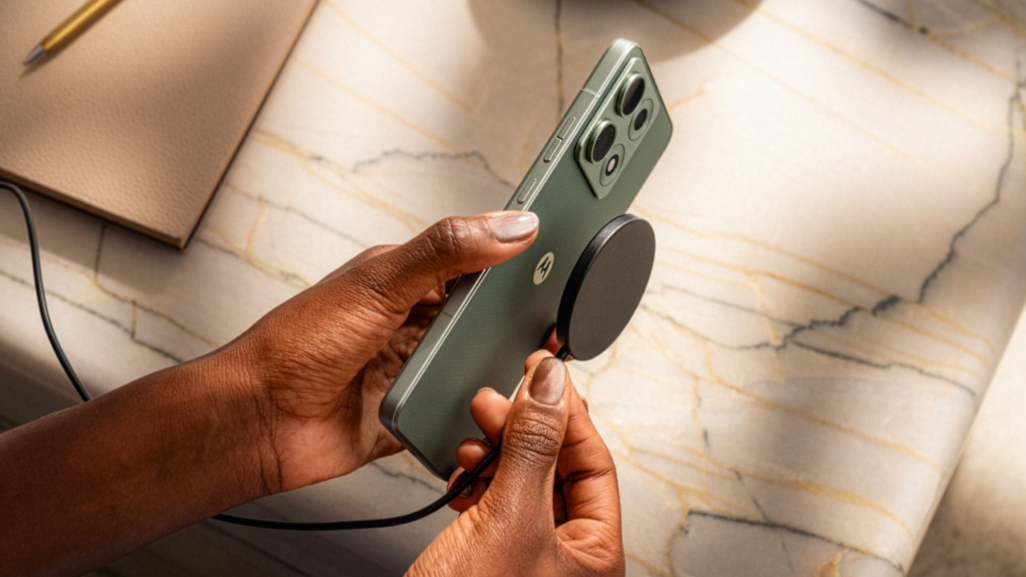 Finally, an Android maker besides Google is embracing magnetic charging