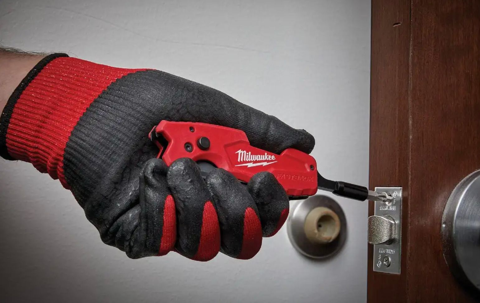 Person using Milwaukee FASTBACK as a screwdriver.