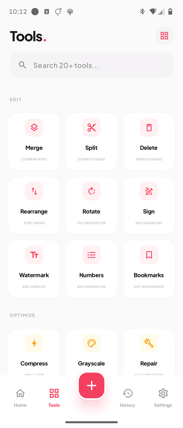 Четыре платные функции Android, за которые больше не нужно отдавать деньги Moto Razr Fold рядом с Moto Pen Ultra на столе