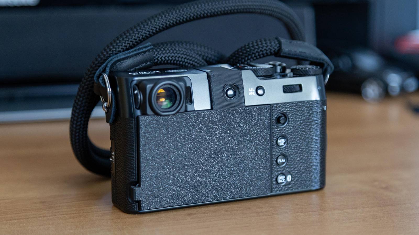 Why people are 3D printing covers that disable their digital camera’s screen