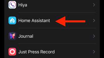 Apple Watch app Live Activities settings list with arrow pointing to Home Assistant.