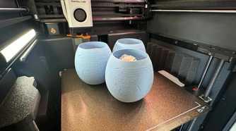 Breakable egg on print bed by ChdodPrint on MakerWorld.