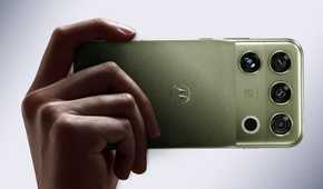 Motorola Signature 27 Android phone in green