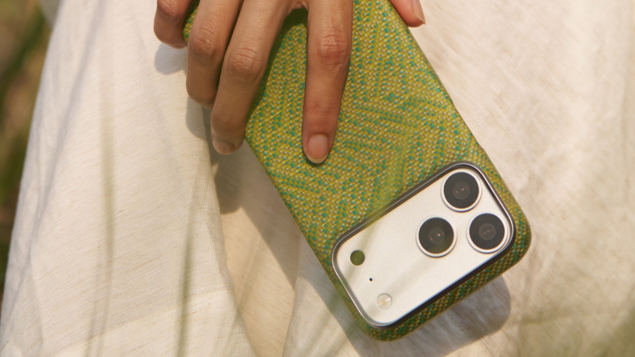 PITAKA’s Edge Case is a lightweight, protective companion to the iPhone 18